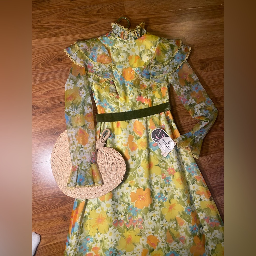 Vintage 1970s Edwardian prairie maxi dress -green Floral Ruffle Dress - Picture 9 of 14